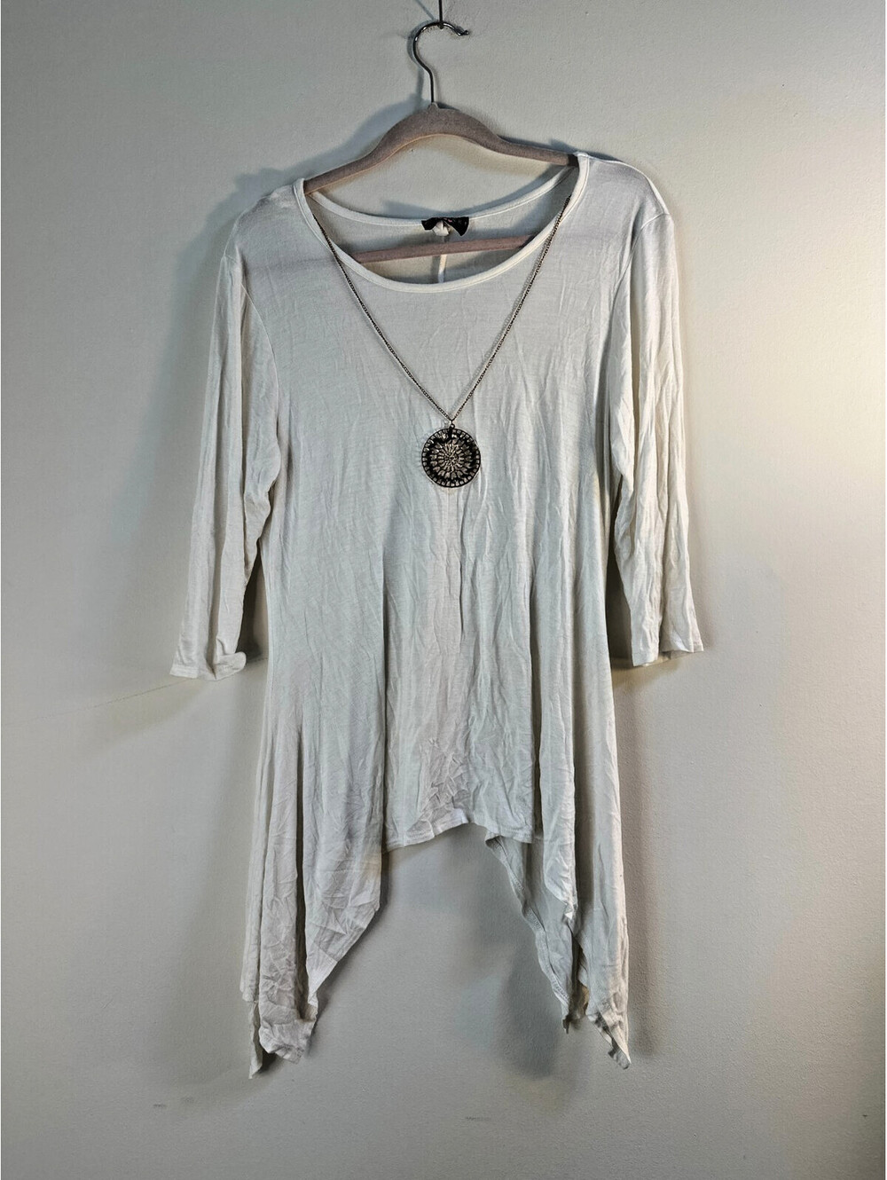 Discreet Womens XL White Handkerchief Hem Tunic Top Necklace Accent 3/4 Sleeve